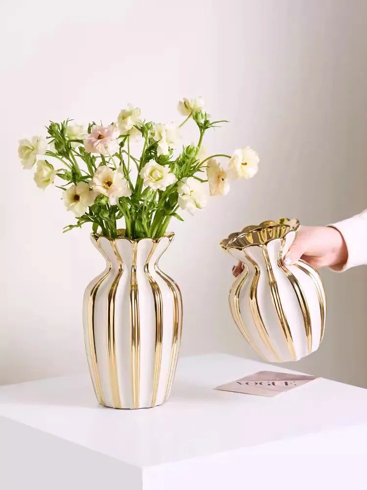 American retro cream white ceramic vase, living room, coffee table, flower arrangement, high-end feeling, water-based fresh flow